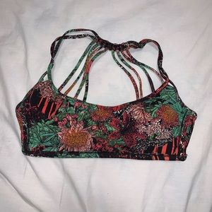 Lululemon Lighten Up Sports Bra Size 6